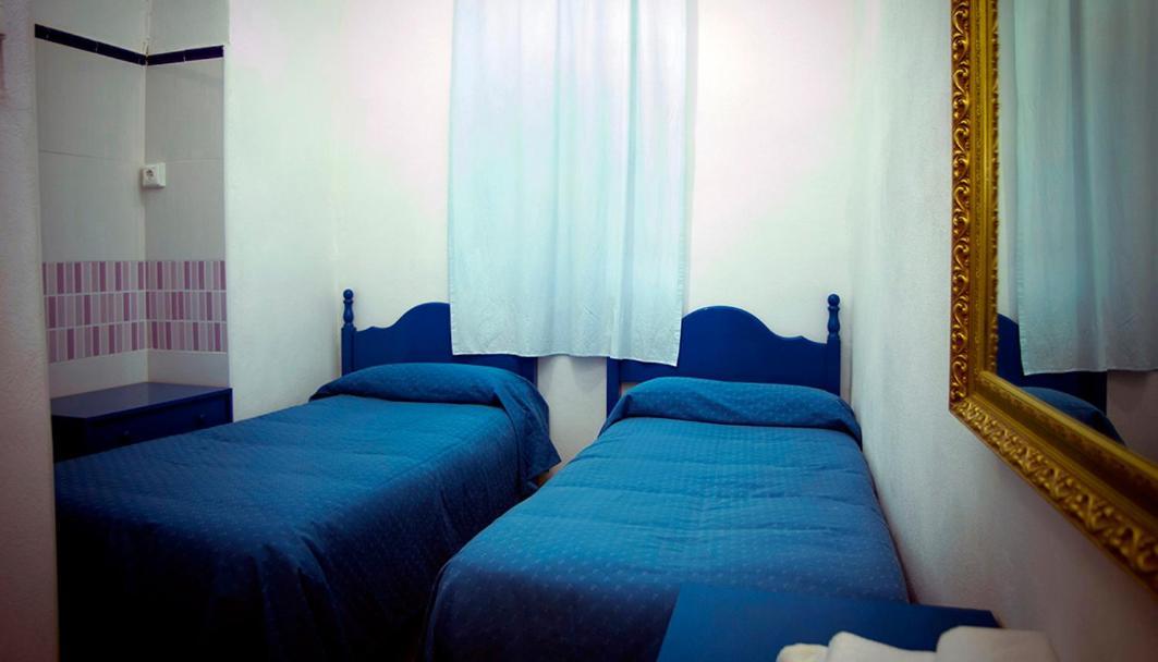Twin Room Private Bathroom